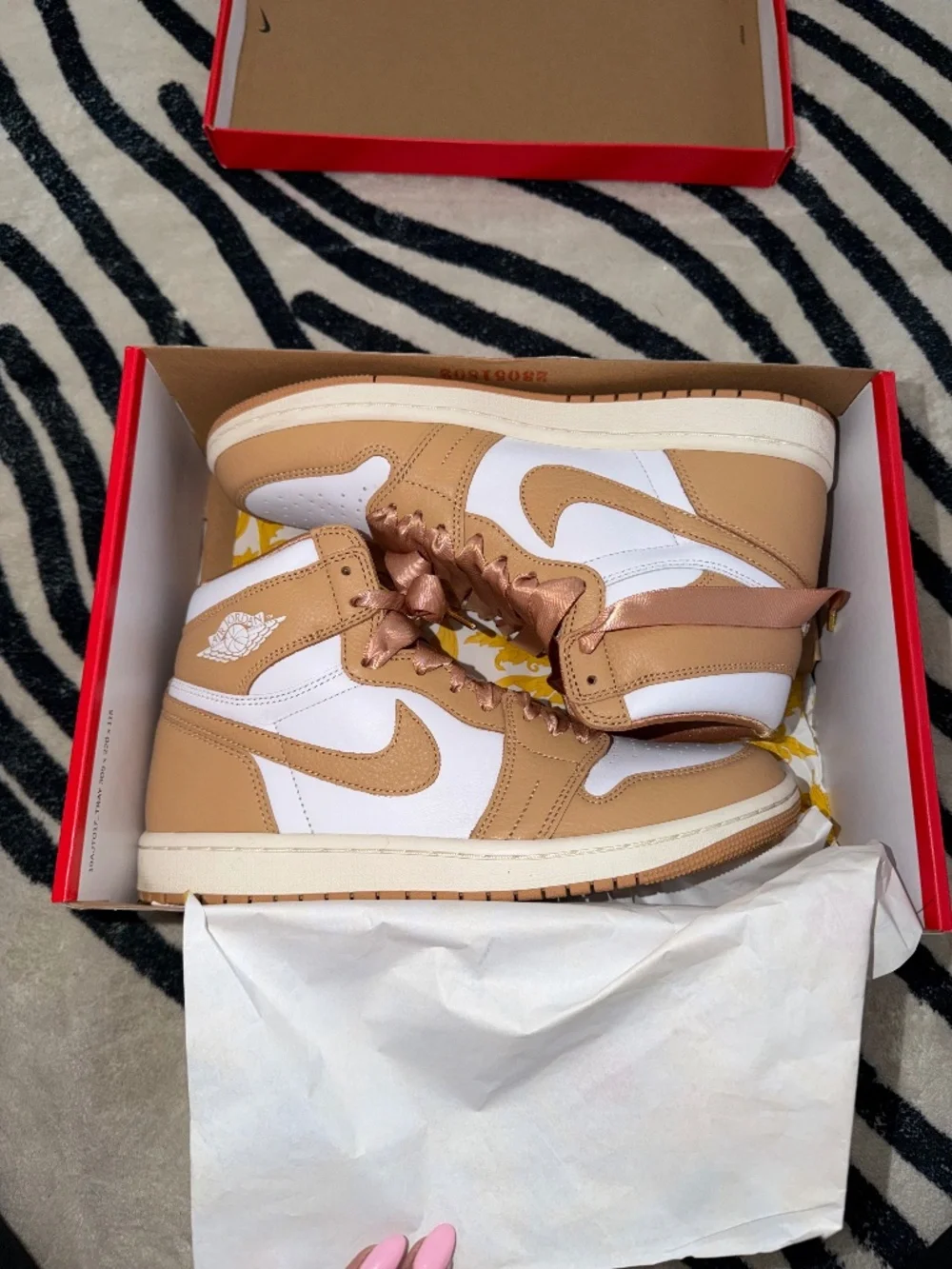 Jordan 1 Retro High - Picture 1 of 4